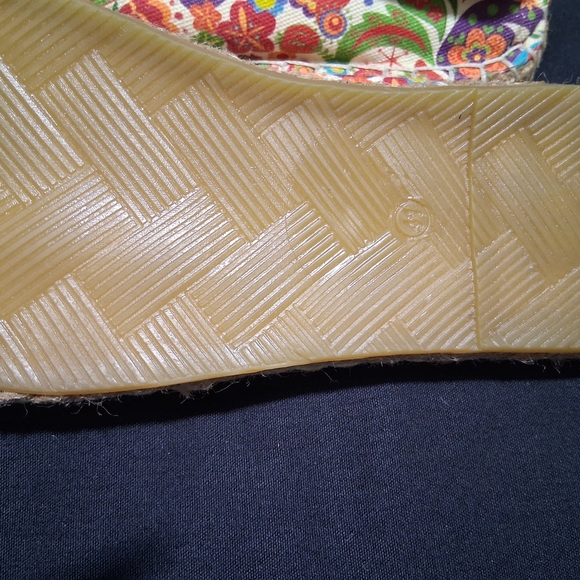 Cotton On Cream Espadrilles with Vintage Charm - Picture 6 of 6